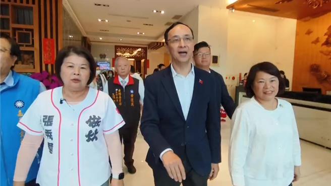 国民党主席朱立伦今天到嘉义市挺立委参选人张秀华，黄敏惠市长也相挺。（廖素慧摄）
