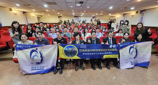 辅英与企业强强合作。（图片来源：辅英科大提供）