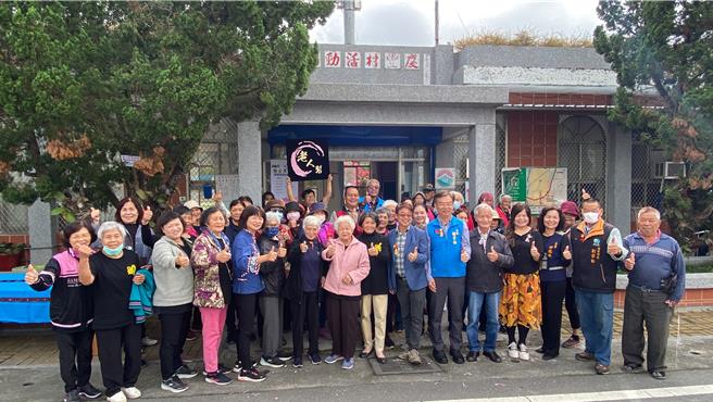 台東縣池上鄉慶豐及萬安伯公照護站6日揭牌成立。（蔡旻妤攝）