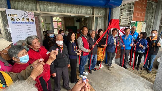 台東縣池上鄉慶豐及萬安伯公照護站6日揭牌成立。（蔡旻妤攝）
