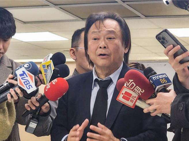 号称天字第一号柯黑、「柯学家」的台北市议员王世坚直言「很高兴他能讲出这段话」，相信柯文哲内心深处确实是墨绿。（黄敬文摄）