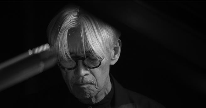 坂本龍一親自參與《坂本龍一：OPUS》選曲，演出20首涵蓋他音樂人生的經典曲目。（采昌提供）