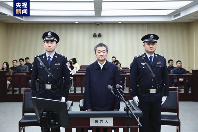 青海省人大常委會副主任李杰翔受賄案一審開庭坦承收賄3.8821億。（翻攝自大陸央視）