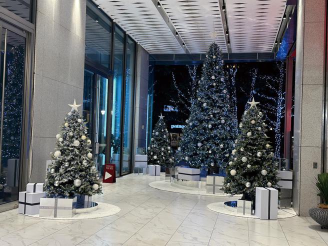 新光三越DIAMOND TOWERS闪耀之森，穿梭其中犹如进入雪国森林。（新光三越提供）