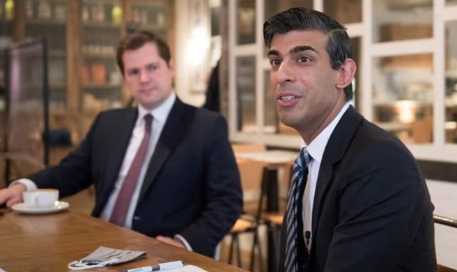 移民大臣詹里克与苏纳克。詹里克因卢安达法案请辞。(图/路透社)