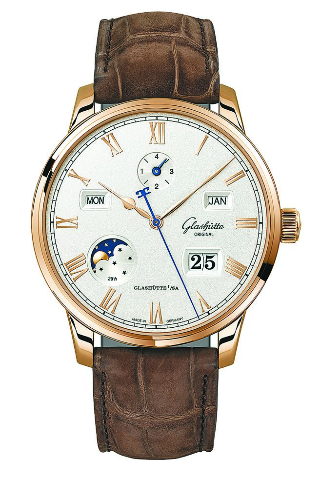 格拉蘇蒂原創議員卓越Senator  Excellence系列萬年曆腕表，紅金款115萬7000元。（Glashutte Original提供）