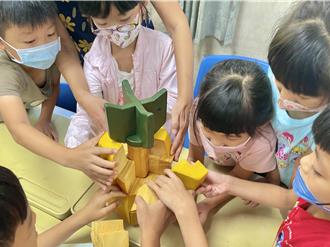 鄭蕙玲創作「帶著走的大樹鳳梨」積木教具 食農教育更趣味