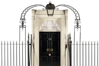  NETFLIX 得獎劇集《王冠》全劇道具服裝 邦瀚斯拍賣買得到