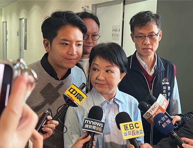 台中市长卢秀燕8日受访表示，因蛋荒缓解，台中已跟北部直辖市达成共识，下周一解除液蛋禁令，但要求需使用12月制造的液蛋。（张亦惠摄）