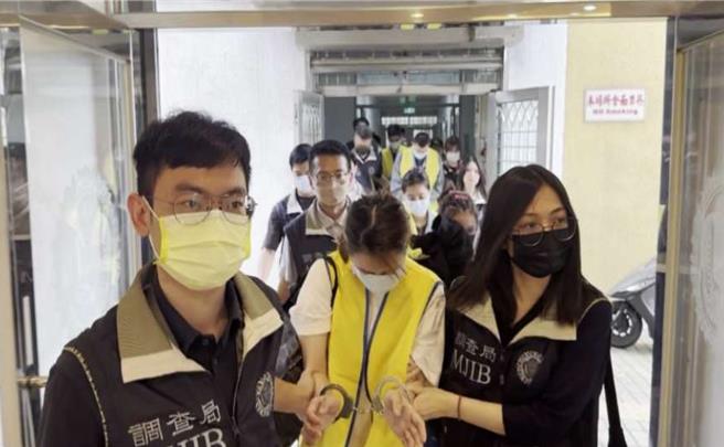 台中市检警今年7月破获以黄姓男子为首的恋爱诈骗集团，共计逮捕15名嫌犯，台中地检署审查终结，8日提起公诉（台中市调站提供／王煌忠台中传真）