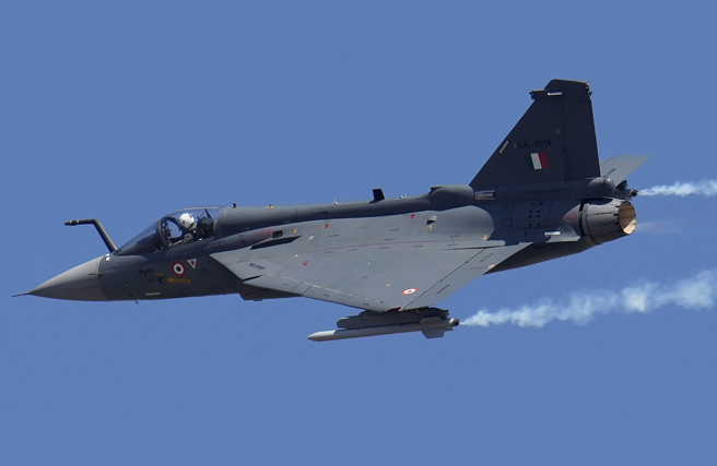 印度自制「光辉」轻型战机（Tejas LCA）的资料照。（美联社）