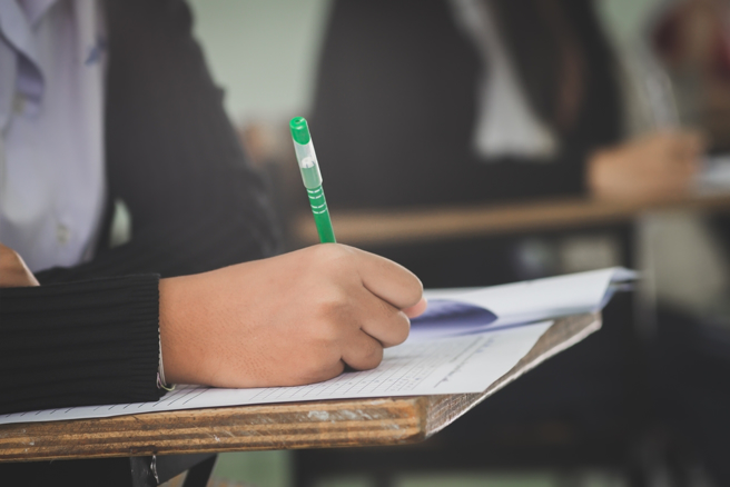 国文课本哪篇古文必留，引起网友讨论。（图／shutterstock）