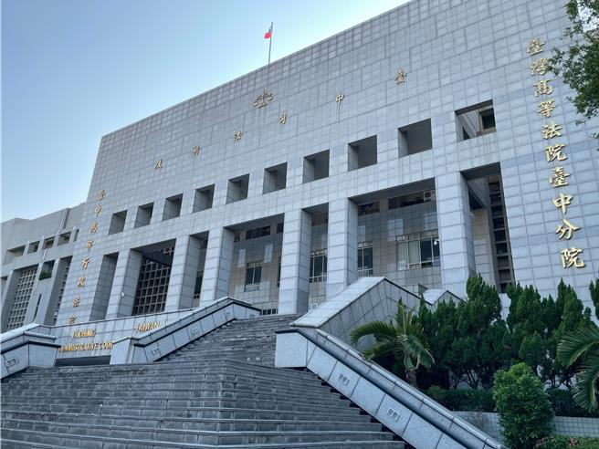 彰化县花坛乡第22届湾雅村长之争，罗尹君险胜1票宣布当选，前村长梁桥村提出当选无效之诉，经彰化地院重新验票确认2人得票数相同，二审8日宣判，罗尹君当选无效确定，须重新抽籤决定村长。（王煌忠摄）