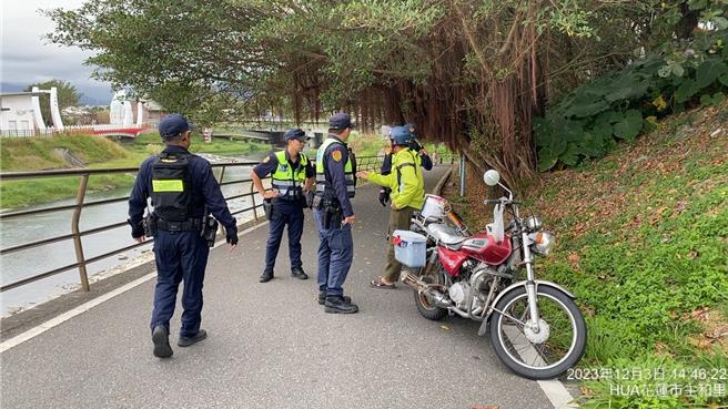 汽机车驶入两潭自行车道惹民怨，花莲县警察局骑乘单车组「护潭小队」取缔。（花莲县警察局提供／王志伟花莲传真）