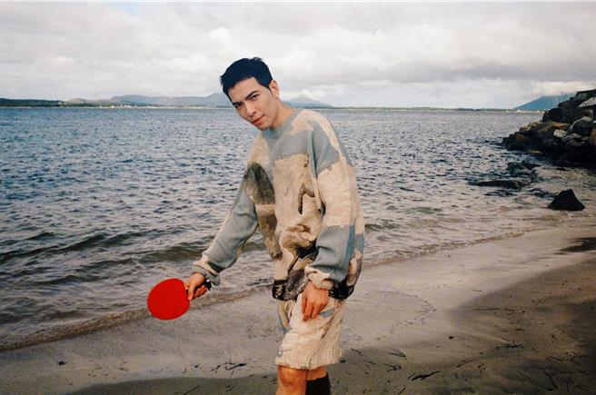 萧敬腾新歌由「乒乓球」为创作灵感。（华纳音乐提供）