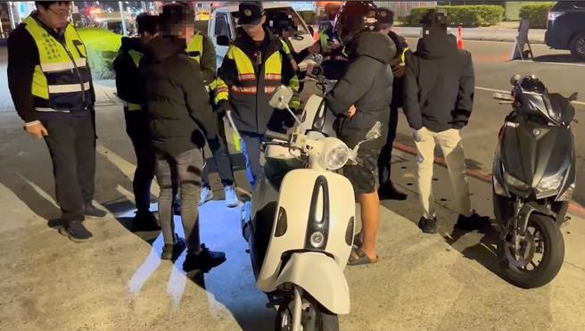 2023年經土城分局統計至12月7日止，攔查使用非經審驗之改裝排氣管車輛共計2145件，較去年同期增加108件，總計罰鍰金額超過6400萬元，另取締酒後駕車件數360件，相較去年同期增加9件。（新北市土城警分局提供／劉瑋晴新北傳真）