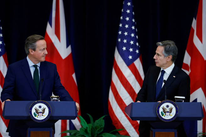英国外交大臣卡麦隆与美国国务卿布林肯讨论了美英在印度洋狄耶戈加西亚岛上「至关重要」的空军基地。（图/路透社）
