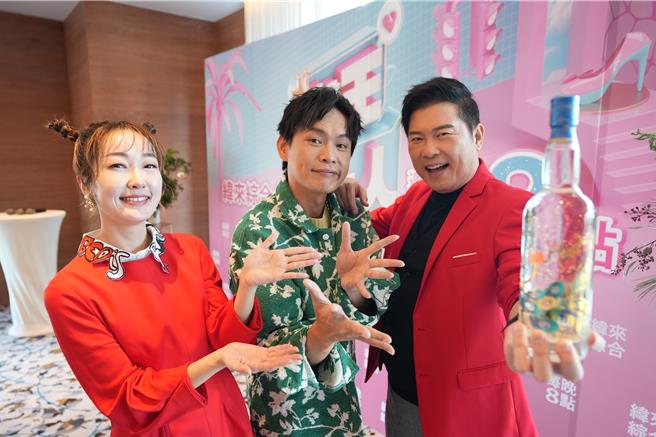 曾国城（右起）、黄镫辉、巴钰一同出席《女王大人》餐叙。（纬来综合台提供）