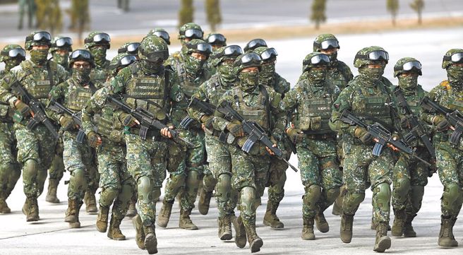 多数人认为男生只有经歷过兵役，才能真正锐变为一名成熟的男性，不过就有民眾坦言如今当兵已无法满足该项条件。（示意图 / 中时资料照）