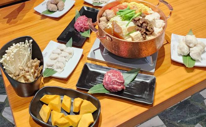 牛博肆強調溫體牛及牛、雞雙湯頭。（圖片來源：韓文明攝）