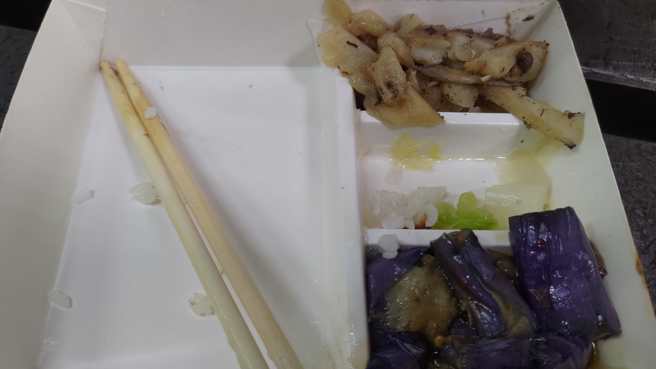 網友分享自己絕對不碰的便當配菜，瞬間引起討論。（圖／翻攝自臉書「爆廢1公社」）