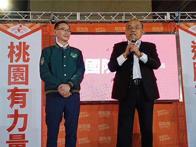 前行政院长苏贞昌称讚，立委郑运鹏相当认真，人缘又好，可以为地方争取建设。（赖佑维摄）