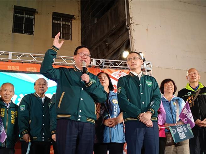 行政院副院长郑文灿表示，立委郑运鹏和他担任市长这8年，让芦竹改变很多。（赖佑维摄）