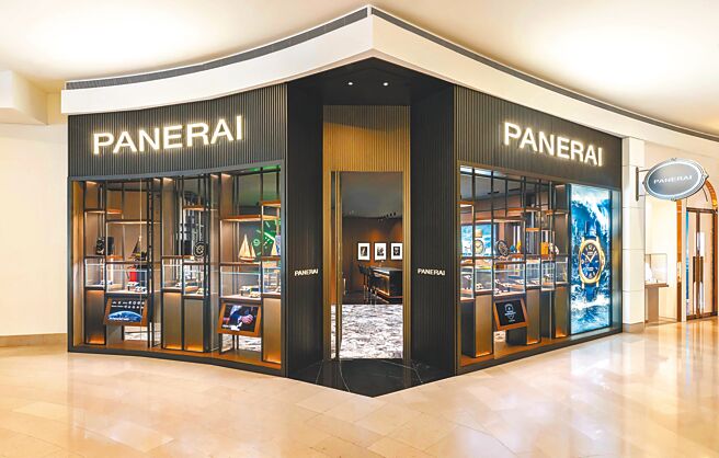 沛纳海台北101店重新开幕，外观与内装设计融入义式风情。（粘耿豪摄）