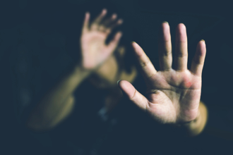 加萨俘虏着内裤画面流出 阿拉伯国家谴责以色列