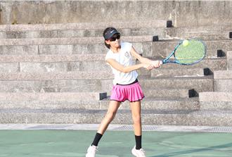 東信國小網球隊團體奪亞軍 基議長童子瑋曝曾受魔鬼訓練