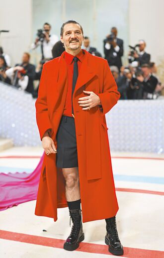 佩德羅爸氣十足 登年度最帥老爹