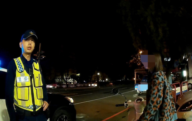 董女之前因酒駕牌照被吊扣，竟改掛失竊車牌上路。（翻攝畫面）