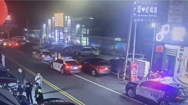 警方获报到场，犯案民眾已离去，调阅相关监视器影像掌握特定对象进行侦办。（民眾提供／杨静茹南投传真）