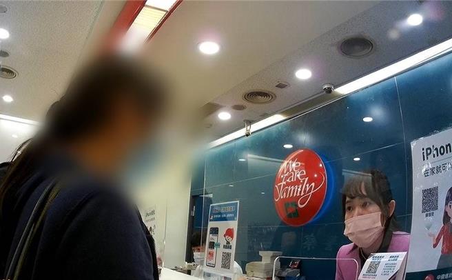 桃园市八德区介寿路一段中国信托银行疑有民眾遭诈骗事件，八德警分局获报赶往，发现民眾透过友人介绍的朋友称可在某财富公司投资平台网站上做彩金理财，他打算匯款46万，警方发现是诈骗，解释后民眾才恍然大悟。（翻摄照片）