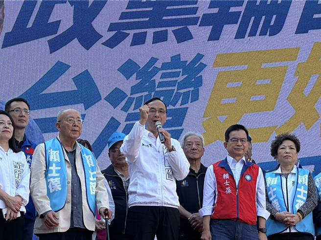 今日国民党选战行程满满，朱立伦一连替国民党立委参选人锺小平、赖士葆、王鸿薇站台。（李奇叡摄）