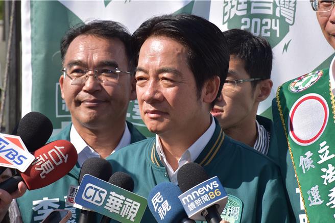 民进党总统参选人赖清德9日上午再赴苗栗县全力拉抬自家声势，在竹南镇接受媒体联访时，针对柯文哲呛他会从「台独金孙」变成「台独龟孙」？表示不回应柯文哲的人身攻击。（谢明俊摄）