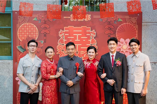 《一村喜事》演員大合照。（金星文創提供）