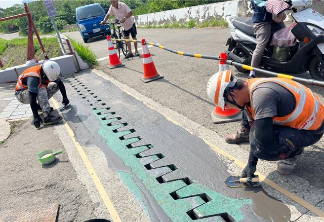 新竹縣府今年已改善橋梁構件110個，預計明年再維修35座橋梁，維修率有望突破8成。（新竹縣府提供／邱立雅竹縣傳真）