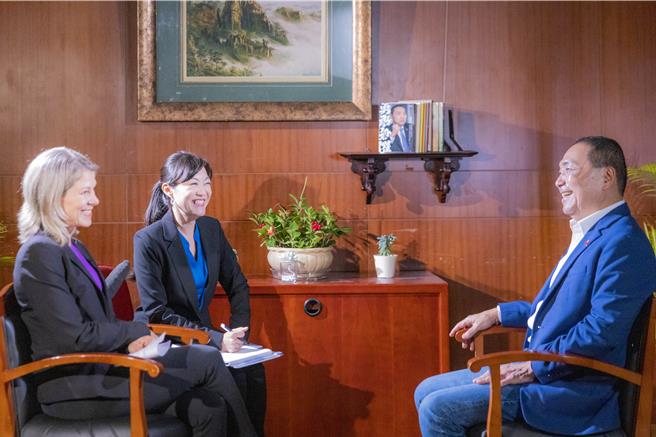 国民党总统参选人侯友宜9日先后接受美国NBC（国家广播公司）新闻网的专访。（侯友宜竞选办公室提供／陈薏云台北传真）