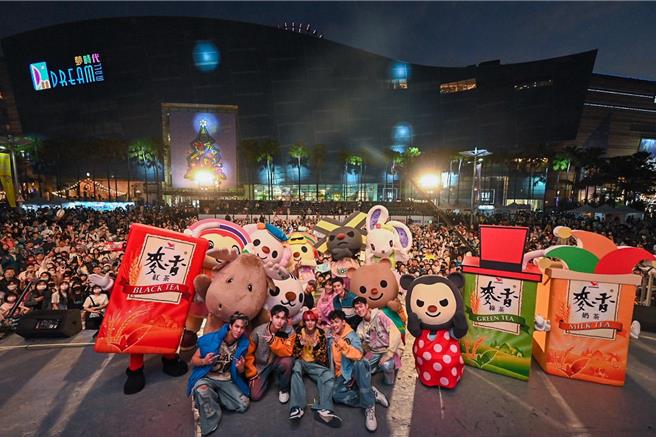 第16届「OPEN!大气球游行」9日于高雄梦时代登场。（宽宽整合行销提供）