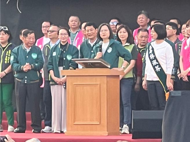 蔡英文出席赖清德、林淑芬联合竞选总部成立大会。（王扬杰摄）