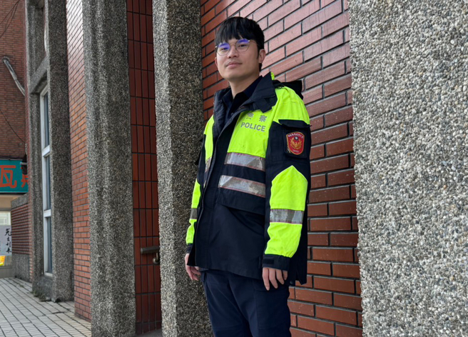 淡水警分局，交通分队承办员警陈昶顺。（图 / 刘咏韵翻摄）