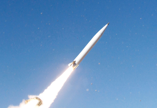 美国陆军已经接收了第一批用来取代陆军战术飞弹系统（ATACMS）的精准打击飞弹（PrSM）。（DVIDS）