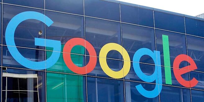 电信三雄表示，目前最大竞争来自Google、Youtube、Meta、Netflix、Apple、Amazon、LINE等大型数位平台，免费使用电信网路、频宽赚大钱，电信业却一毛钱都收不到。图／美联社