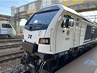 台铁改制为国营台铁公司 引进两款新型机头 明年2月和6月上线