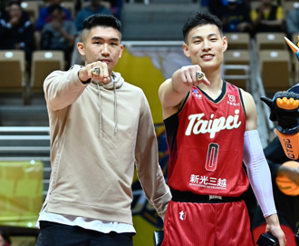 T1聯盟》賽前領冠軍戒 林秉聖傷癒替補出賽