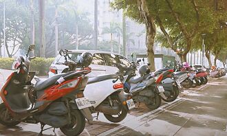 高架道列機退2.0 北市府挨批打假球