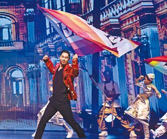 EXILE唱一半沒音樂 AKIRA撂中文救場