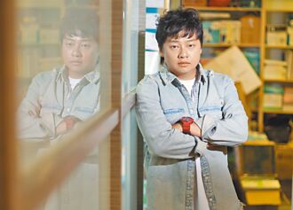 赖铭伟告别阿嬷不留憾