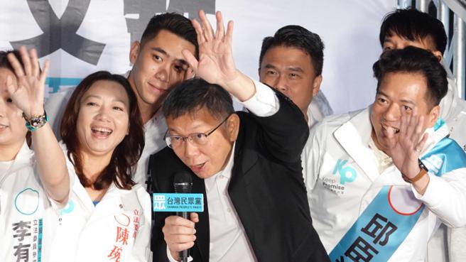 民眾党总统候选人柯文哲民调支持度雪崩式下滑，连带党内下修不分区立委席次，转而强化区域立委选战。（图／报系资料照）